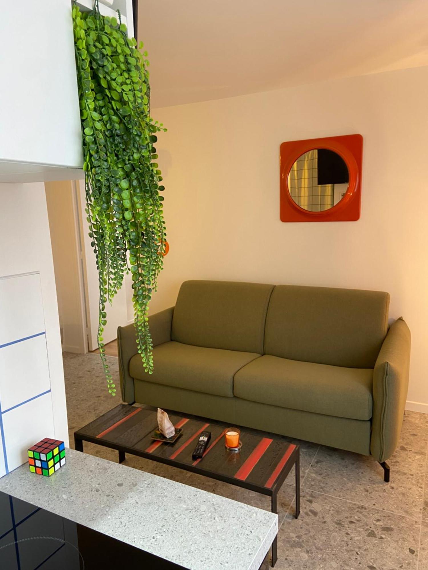 Orange & Art Apartment *
